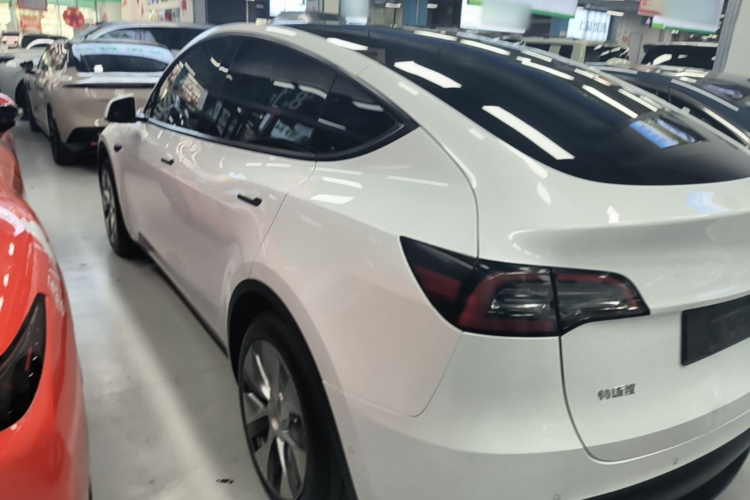 Tesla Model Y 2022 #5 Tesla Model Y 2022 immagine di auto #5