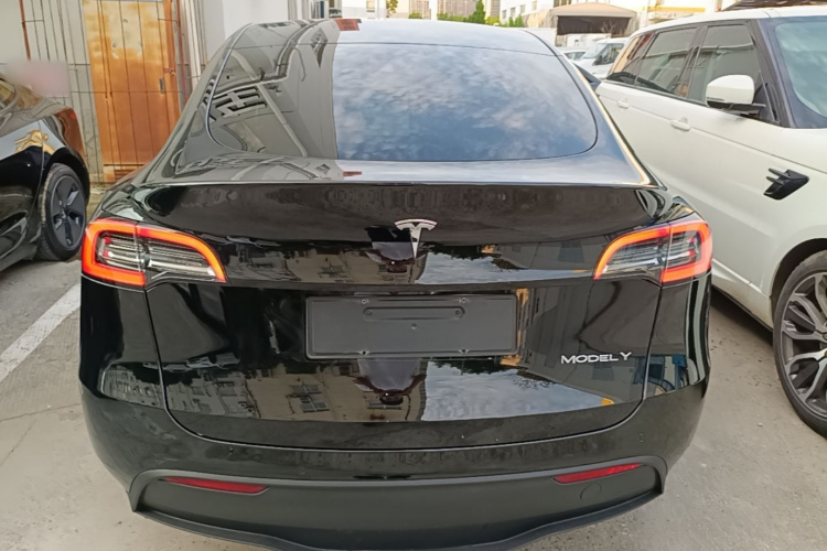 Tesla Model Y 2022 car image #4