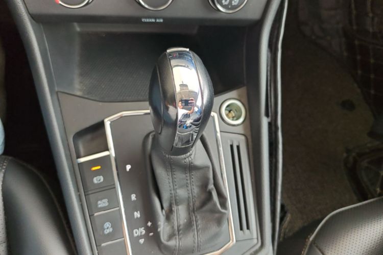 Volkswagen Lavida 2019 car image #16