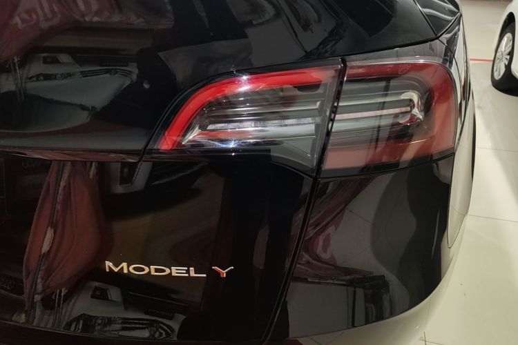 Tesla Model Y 2024 #8 Tesla Model Y 2024 car image #8