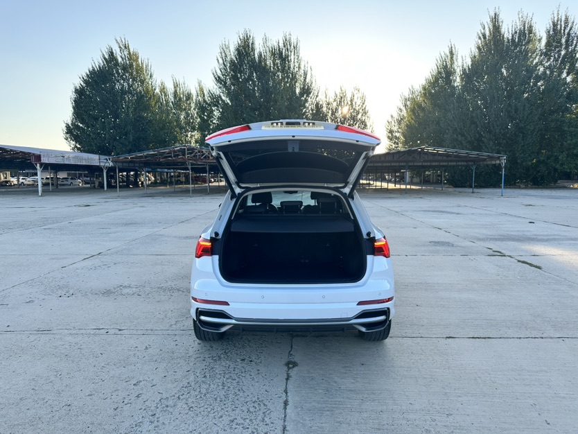 Audi Q3 2023 car image #21