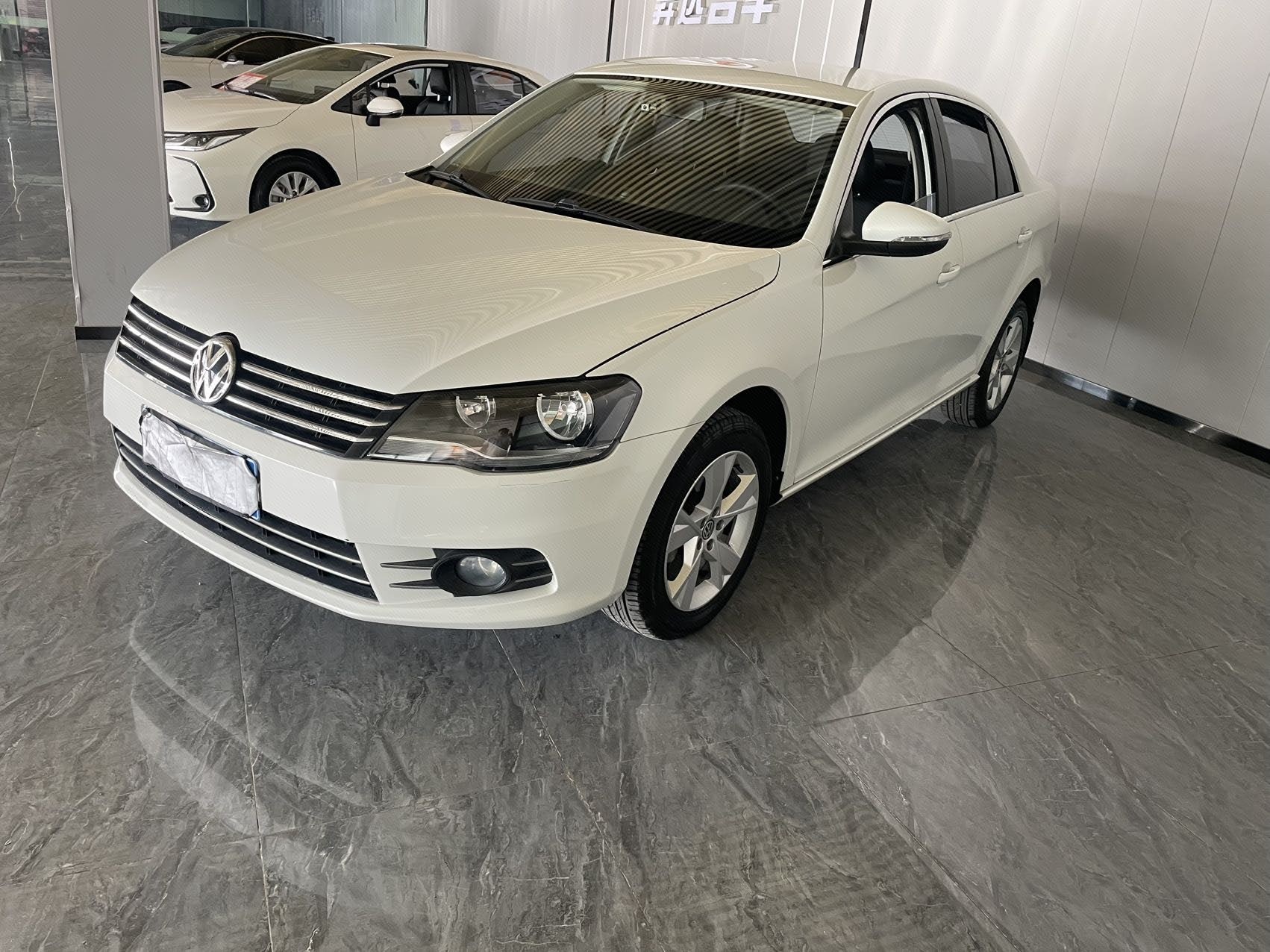 Volkswagen Bora 2015 car image 