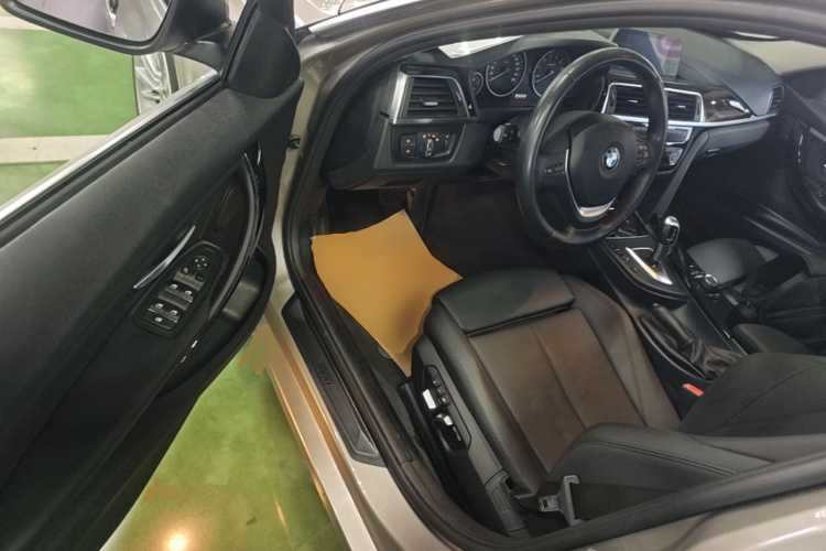 BMW 3 Series 2017 immagine di auto #16
