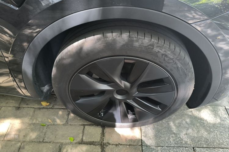 Tesla Model Y 2024 car image #9