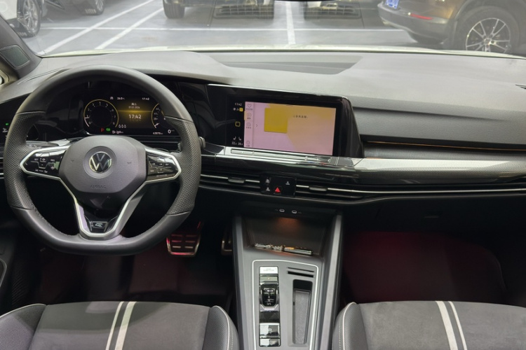 Volkswagen Golf 2021 car image #22