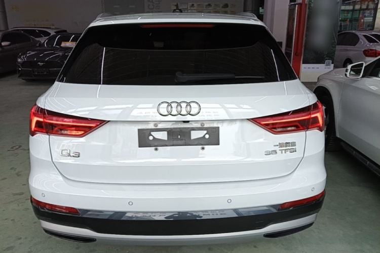 Audi Q3 2020 car image #4