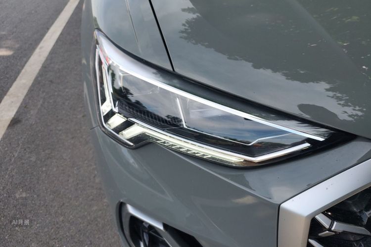 Audi Q3 2025 car image #8