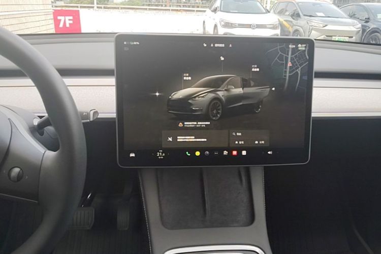 Tesla Model Y 2024 car image #13