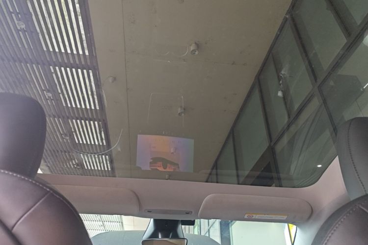 Tesla Model Y 2025 car image #20