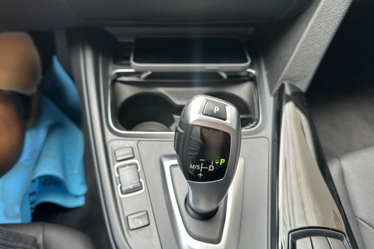 BMW 3 Series 2017 #14 BMW 3 Series 2017 car image #14