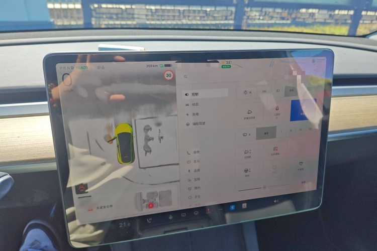 Tesla Model Y 2022 #16 Tesla Model Y 2022 car image #16