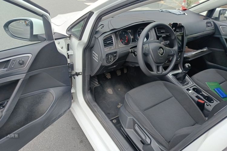 Volkswagen Golf 2017 car image #18