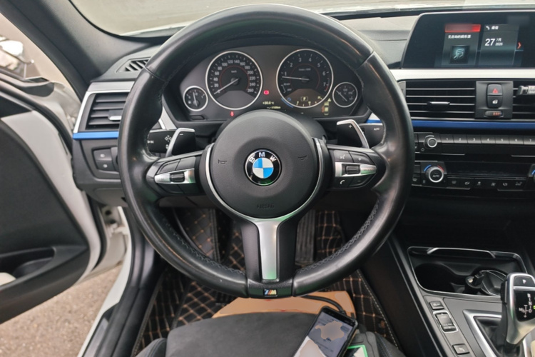 BMW 3 Series 2018 car image #11