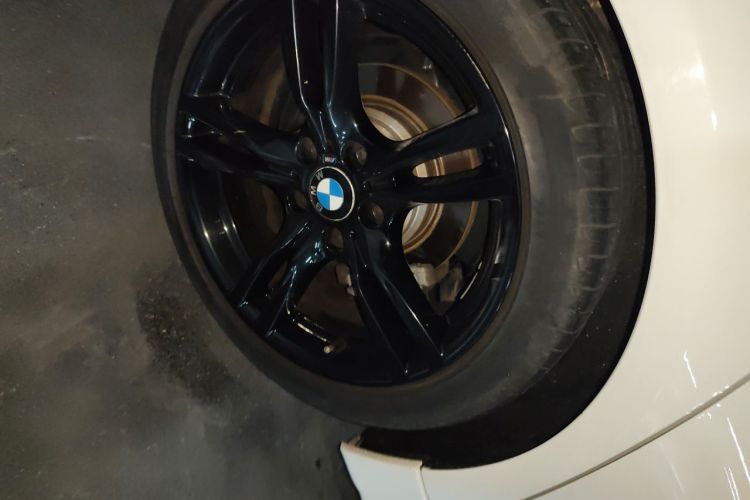 BMW 3 Series 2019 car image #6