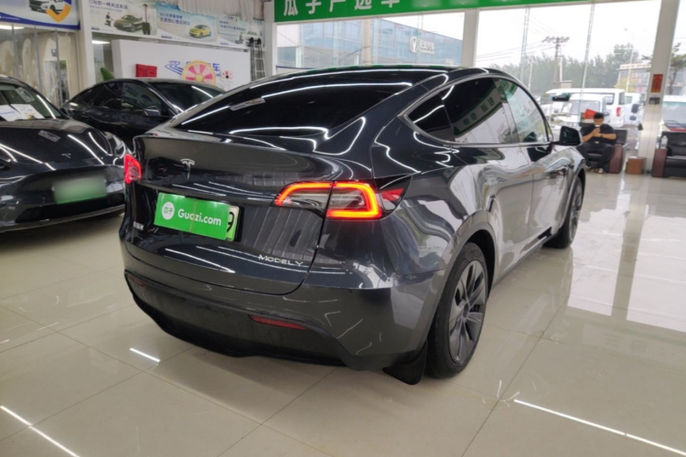 Tesla Model Y 2024 #7 Tesla Model Y 2024 car image #7