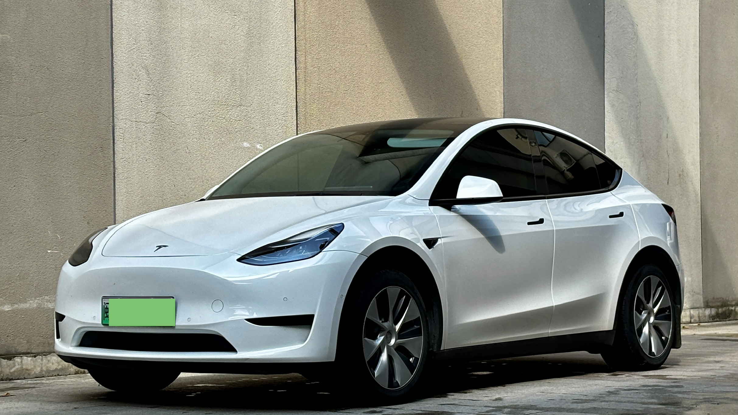 Tesla Model Y 2022 #2 Tesla Model Y 2022 car image #2