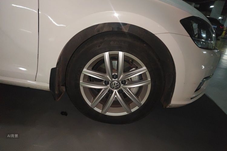 Volkswagen Golf 2019 car image #9