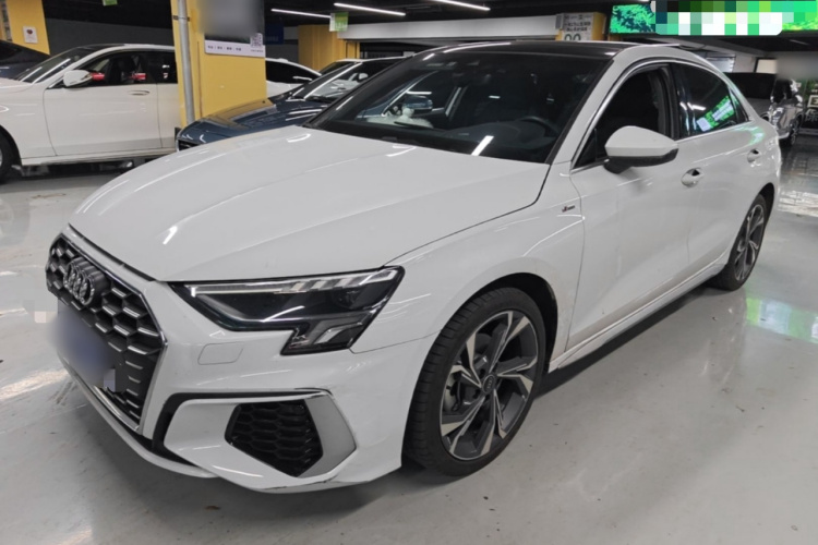 Audi A3 2023 immagine di auto #2