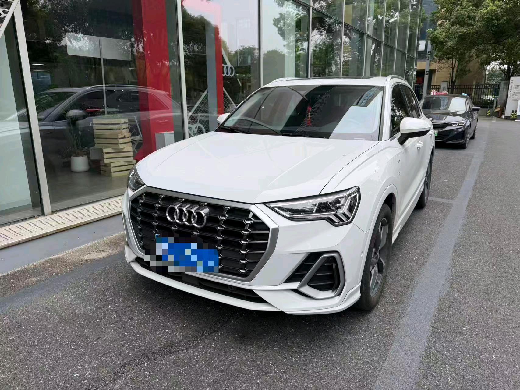 Audi Q3 2023 car image 