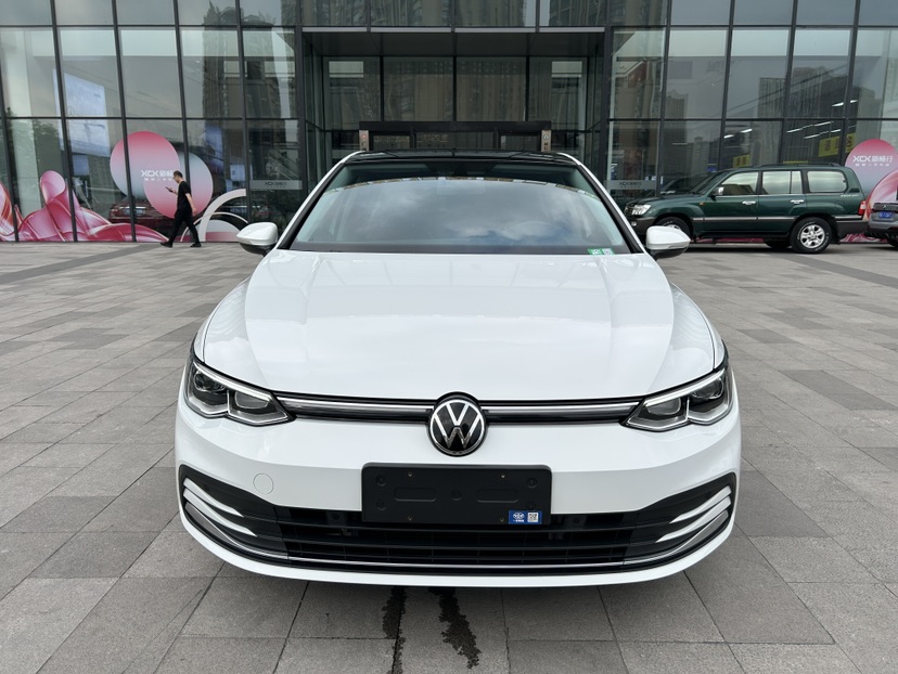 Volkswagen Golf 2024 car image 
