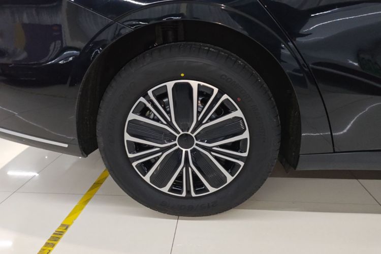 GEELY Emgrand 2026 #10 GEELY Emgrand 2026 imagem de carro #10