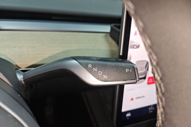Tesla Model Y 2021 #14 Tesla Model Y 2021 car image #14