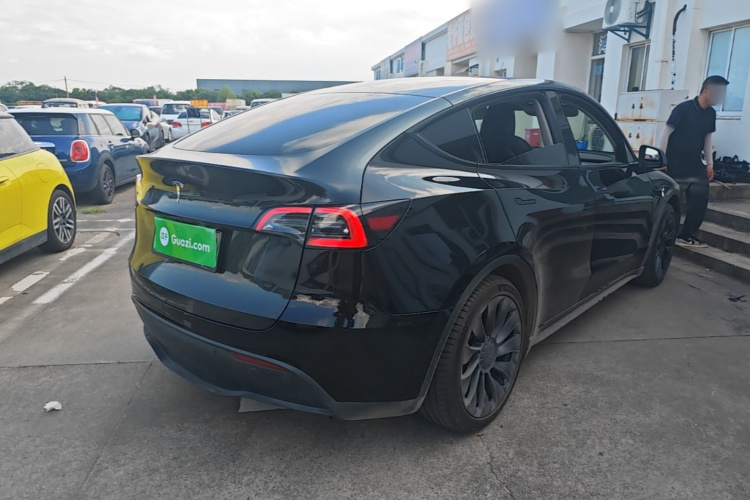 Tesla Model Y 2022 #5 Tesla Model Y 2022 car image #5
