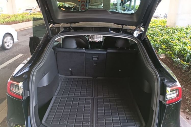 Tesla Model Y 2022 car image #18