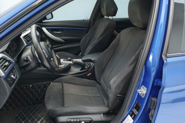 BMW 3 Series 2018 car image #15