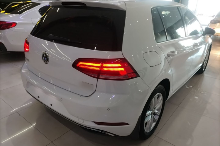 Volkswagen Golf 2019 car image #7