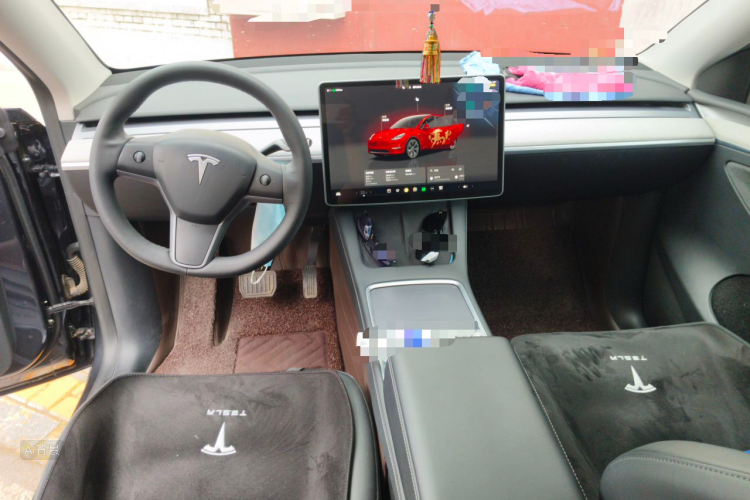 Tesla Model Y 2025 #11 Tesla Model Y 2025 car image #11