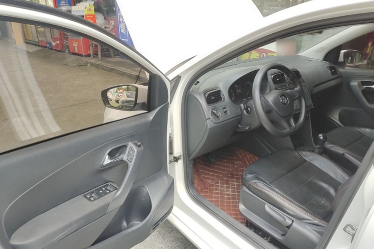 Volkswagen Polo 2016 car image #16