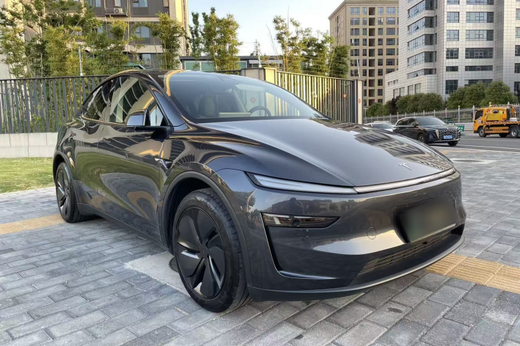 Tesla Model Y 2025 #7 Tesla Model Y 2025 car image #7