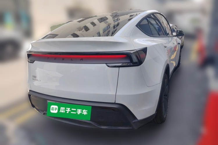 Tesla Model Y 2026 #5 Tesla Model Y 2026 car image #5