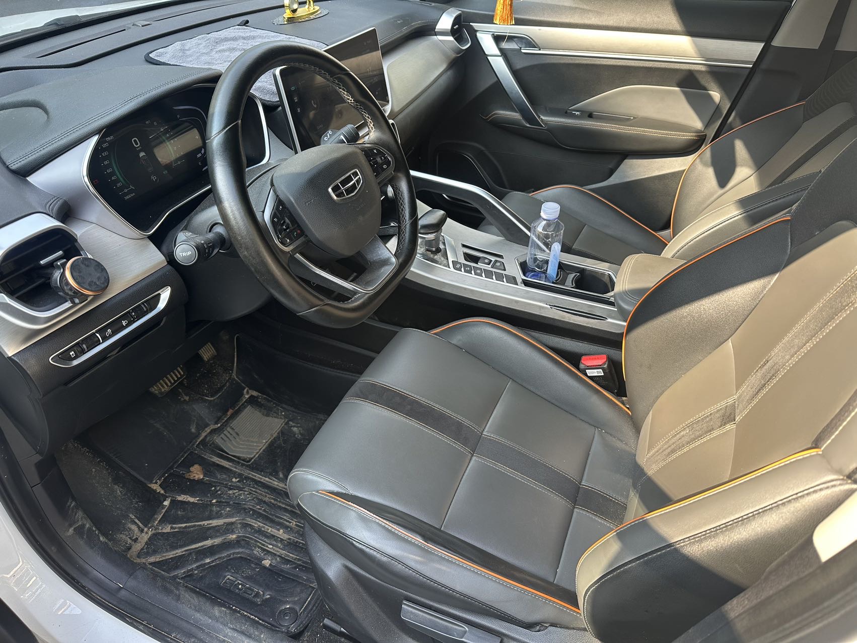 GEELY Coolray 2023 car image #2