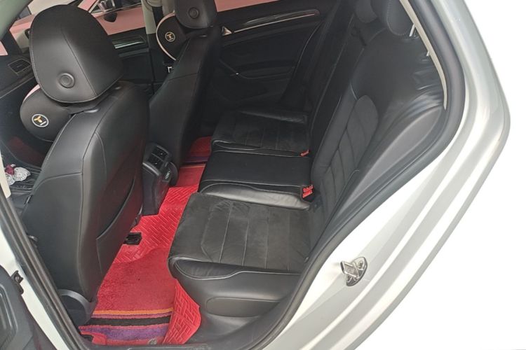 Volkswagen Golf 2020 car image #17