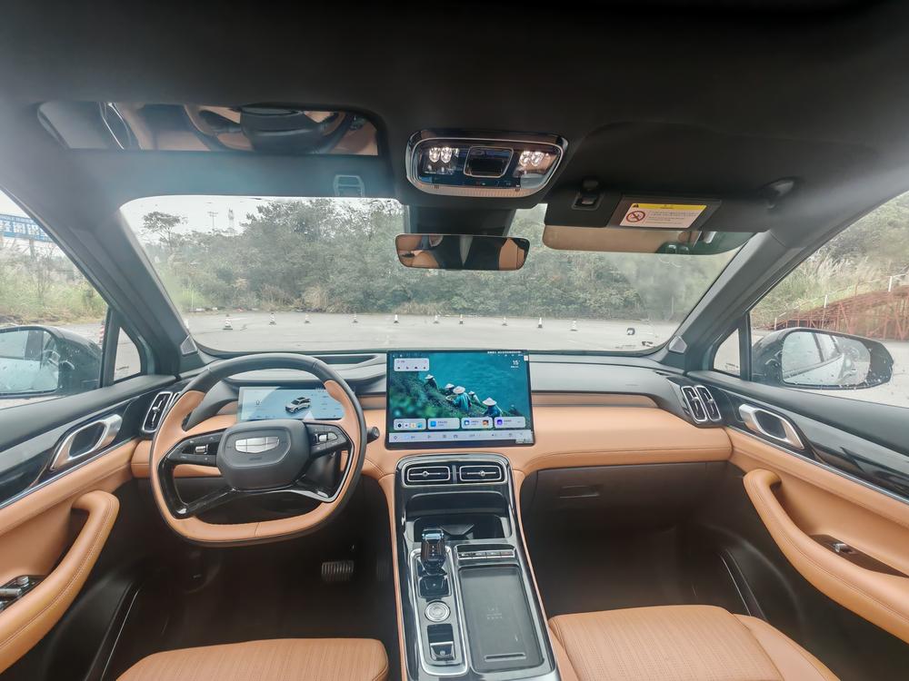 GEELY Boyue L 2025 car image #13