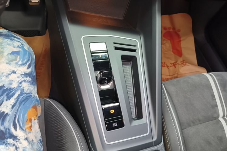 Volkswagen Golf 2023 car image #18