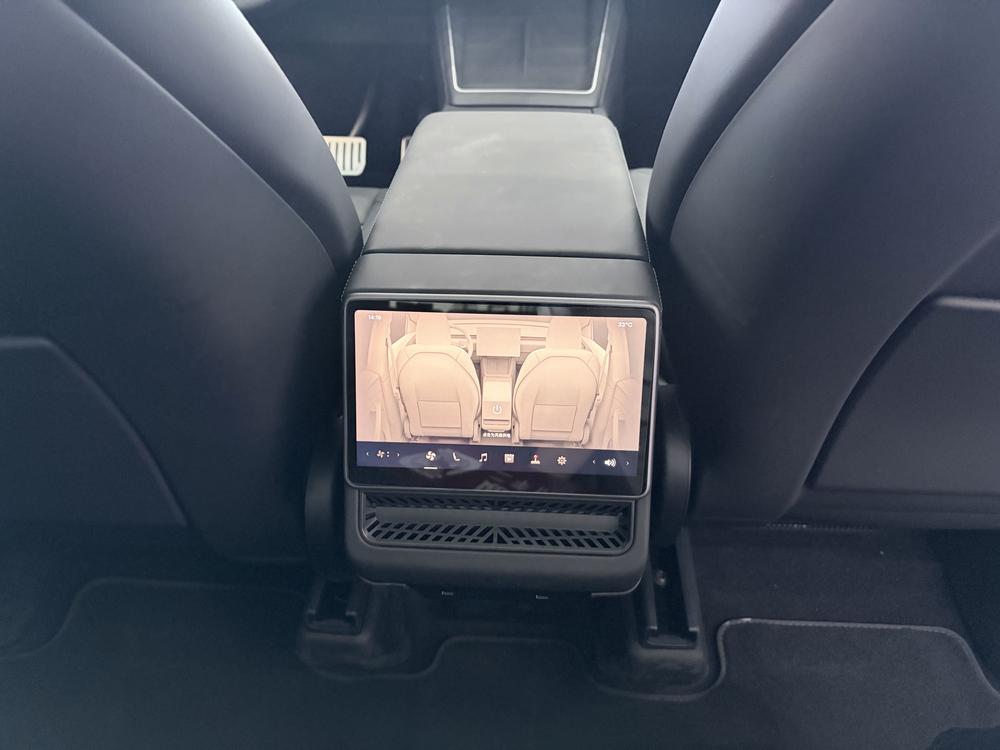 Tesla Model Y 2026 #7 Tesla Model Y 2026 car image #7