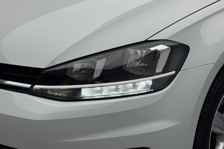 Volkswagen Golf 2018 car image #23