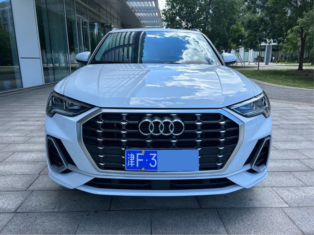 Audi Q3 2022 car image #2