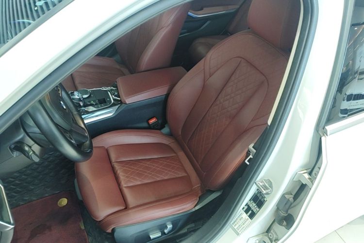 BMW 3 Series 2022 car image #19