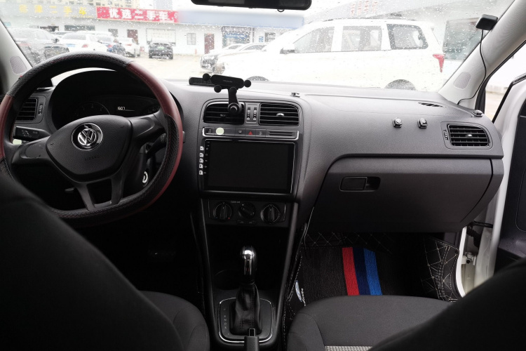 Volkswagen Polo 2019 car image #10