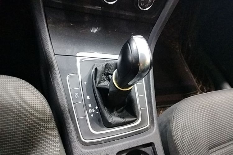 Volkswagen Golf 2018 car image #14