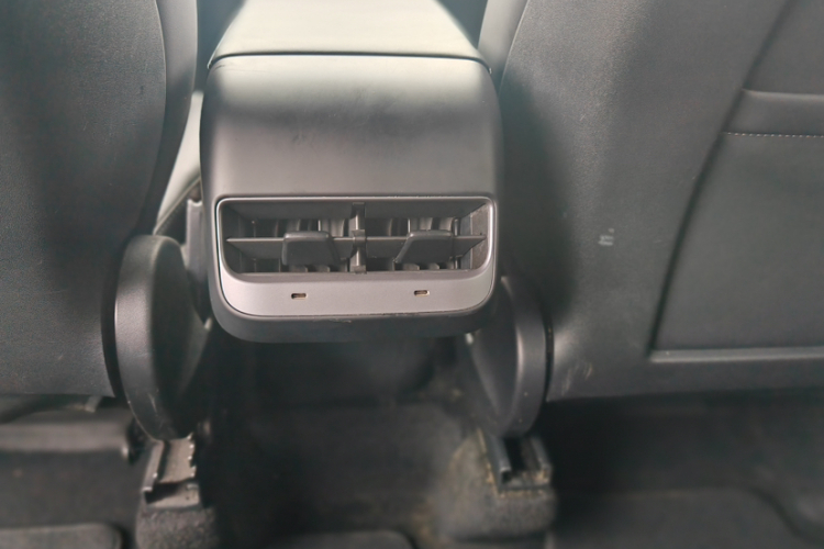 Tesla Model Y 2021 immagine di auto #11