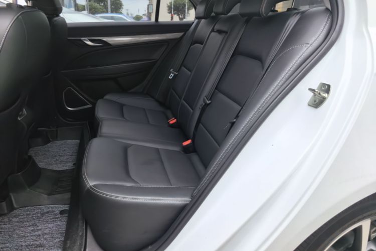 GEELY Emgrand 2019 car image #17
