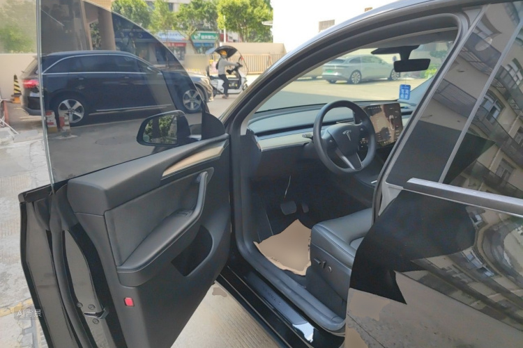 Tesla Model Y 2023 #18 Tesla Model Y 2023 car image #18