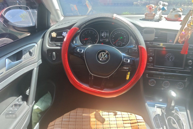 Volkswagen Golf 2018 car image #12