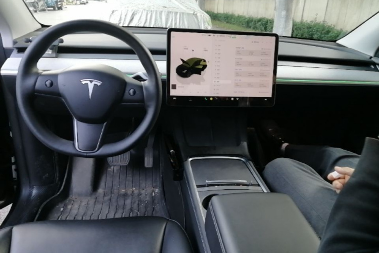 Tesla Model Y 2024 #10 Tesla Model Y 2024 immagine di auto #10
