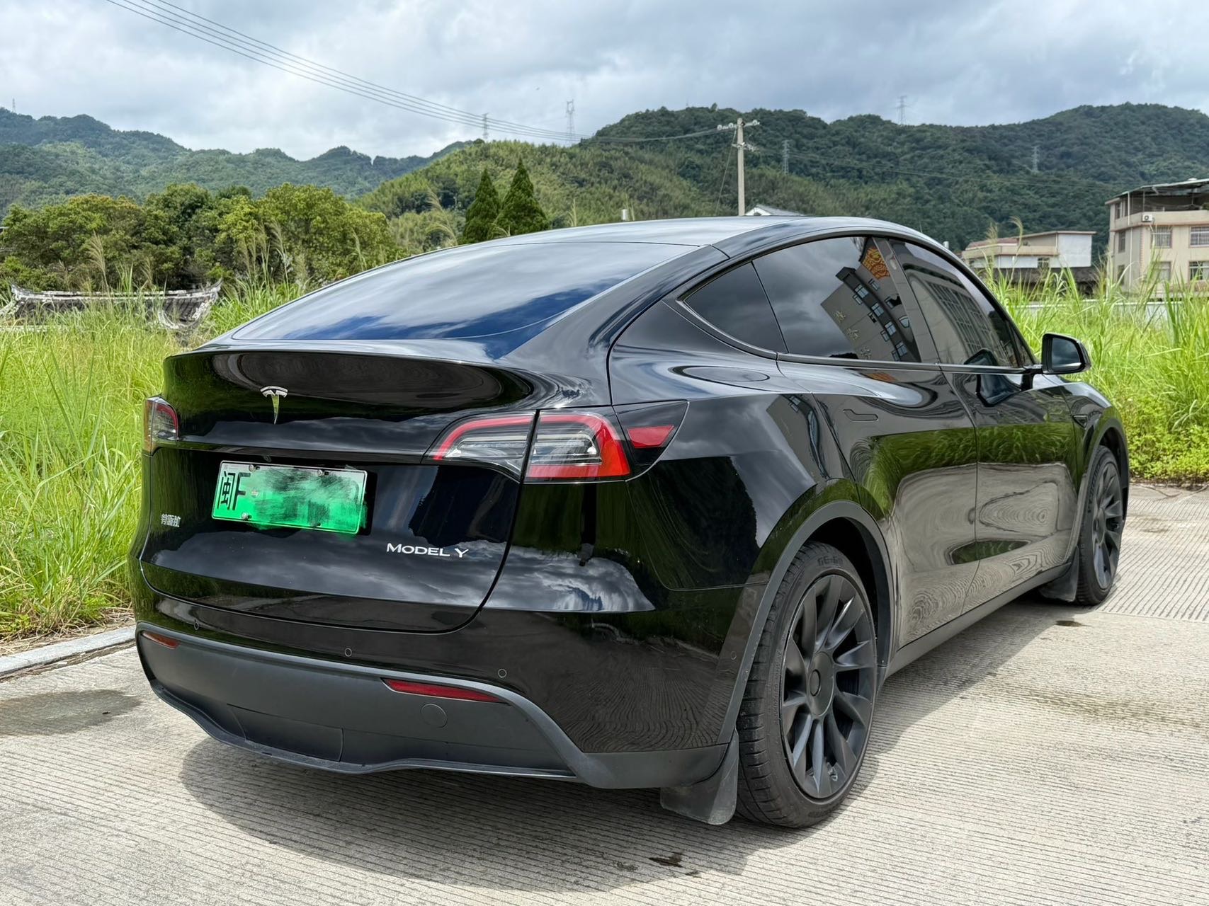 Tesla Model Y 2024 car image #7